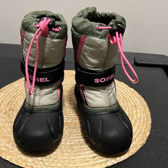 Sorel Rain Snow boots size 11. Style to little hero comfort - Picture 2 of 9